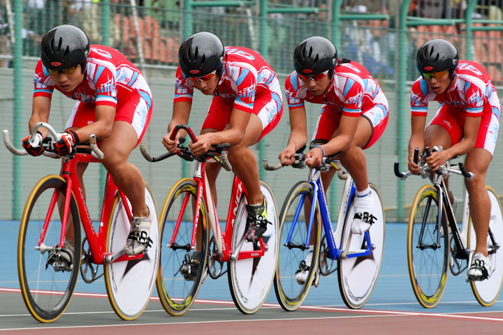 4km団体追い抜き競走予選　1位　岐阜（横関、井関、矢野、高橋）4分27秒952