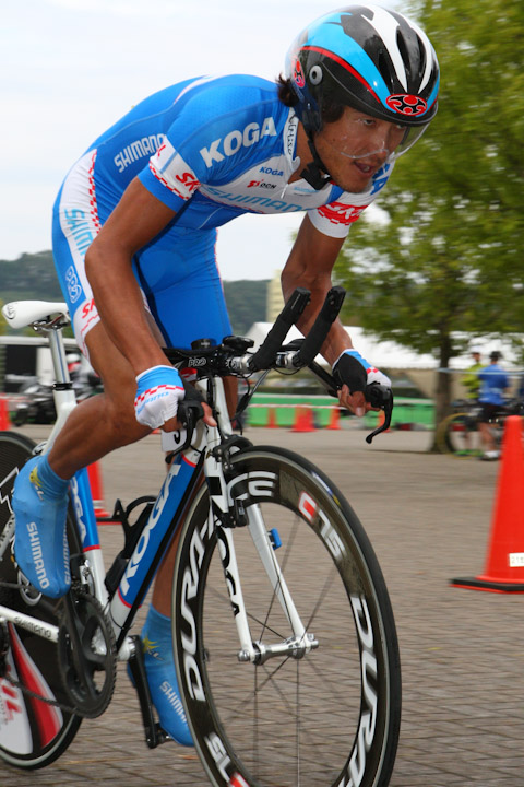予選TT TR 1位の鈴木真理(シマノレーシング)3分04秒15