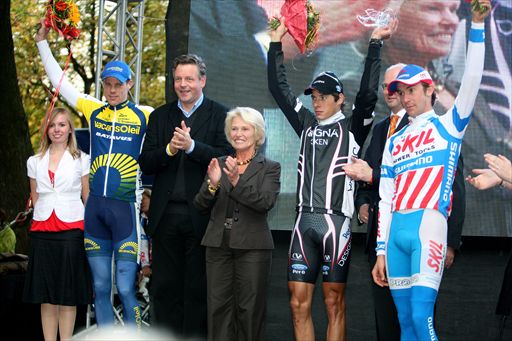 表彰台、左から2位ワウテル・モル（オランダ、ヴァカンソレイユ）、優勝アレクセイ・サラモティンス（ラトビア、デザイナ・コッケン）、3位ティエリー・ウポン（フランス、スキル・シマノ）
