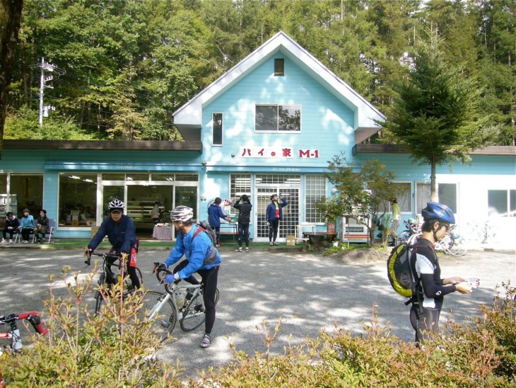 パイの家に到着。いい香りが漂ってきた~。