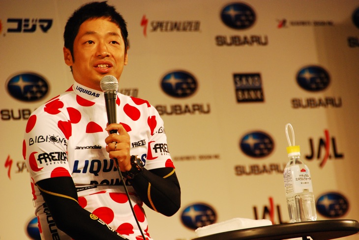 マイヨアポワがお似合いの安田大サーカス 団長