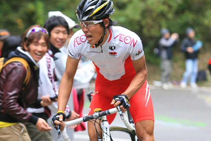 3度目の山岳賞を狙ってアタックした小森亮平(日本、ジャパンナショナルチーム)