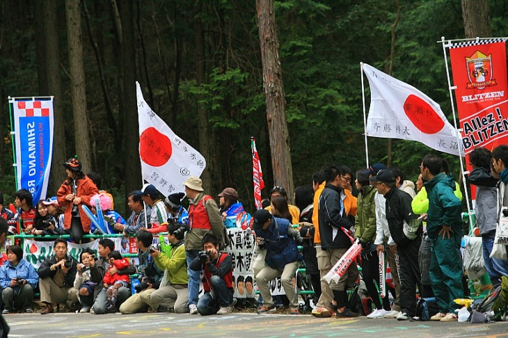 2009年ジャパンカップ、古賀志林道に地元チーム・宇都宮ブリッツェンの旗が初めて踊った
