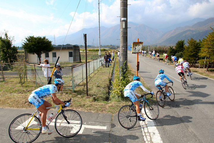 1組　果樹園地帯の長方形コースだ