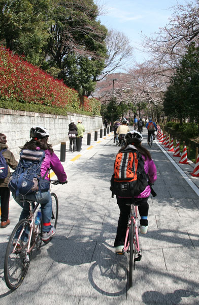 最高の季節に自転車散策を楽しもう(GIANT"エスケープミーティングのひとコマ)