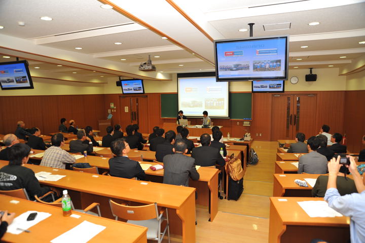 会場の立命館大学朱雀校舎