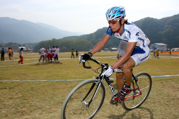 C2 沢田を置き去りにして独走する斉藤亮(チームコラテック)