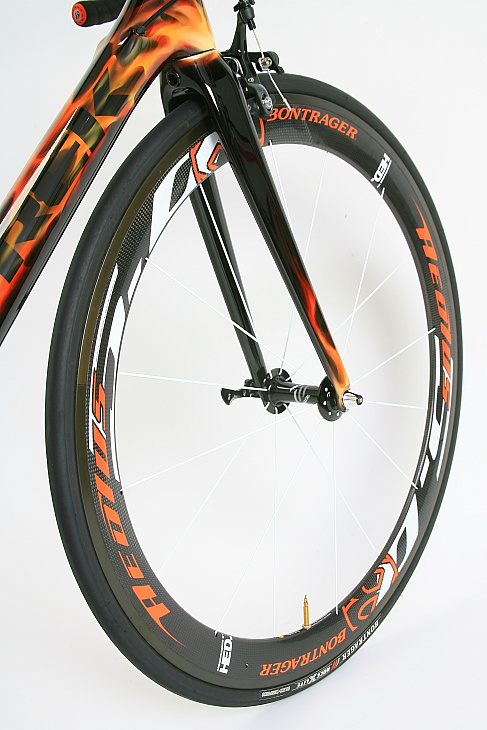 ボントレガー Aeolus5.0カーボンホイール。スポークパターンが変わった