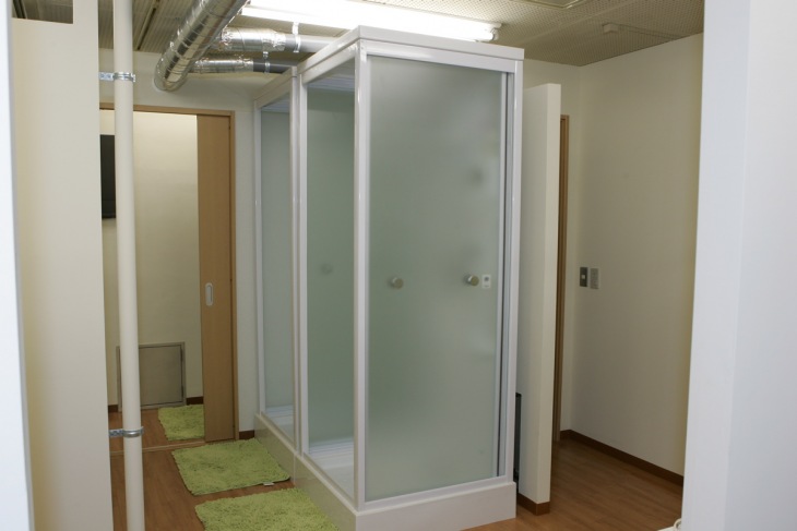 シャワールームはぜんぶで3室ある