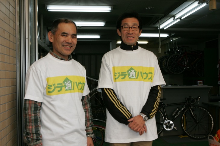 ジテ通ハウス代表の原田さん（左）とスタッフ