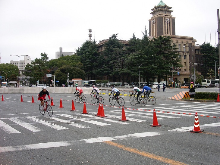 片側4車線を自転車に全面開放して行われた