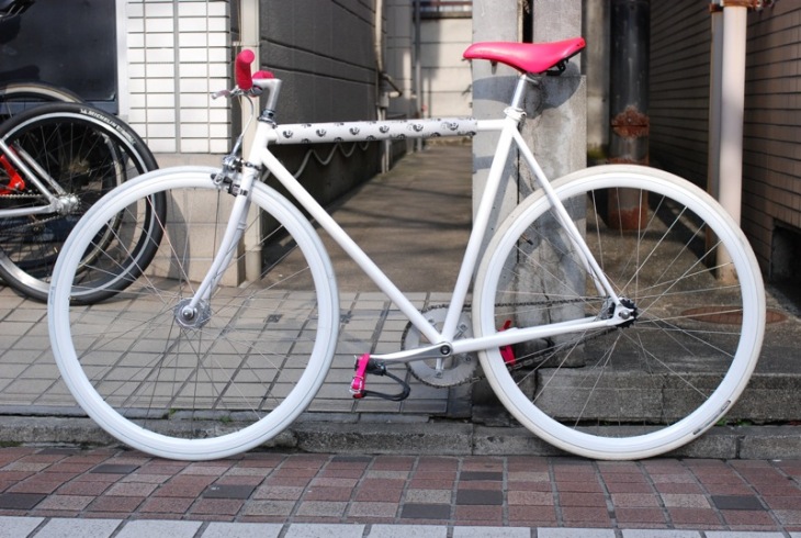 アパレルショップのスタッフさんのシングルスピード。こだわりの色づかいがクール!