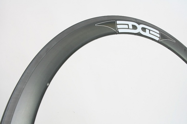 EDGE 45rim ドライカーボンならではの光沢