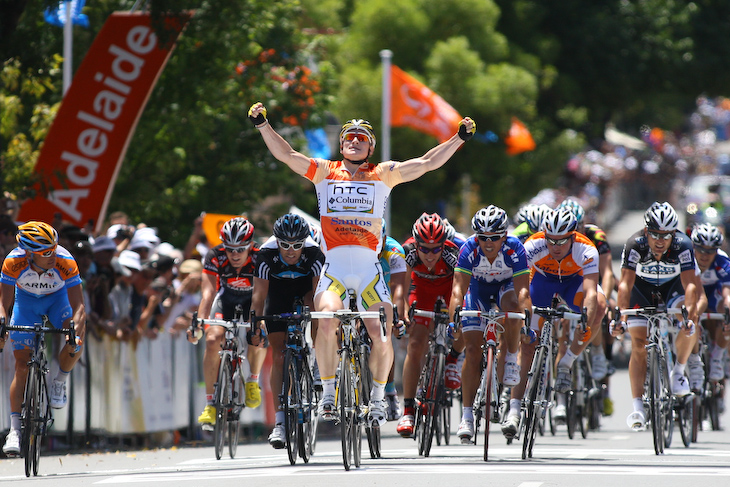 オレンジの総合リーダージャージを着てステージ連勝を飾ったアンドレ・グライペル（ドイツ、チームHTC・コロンビア）