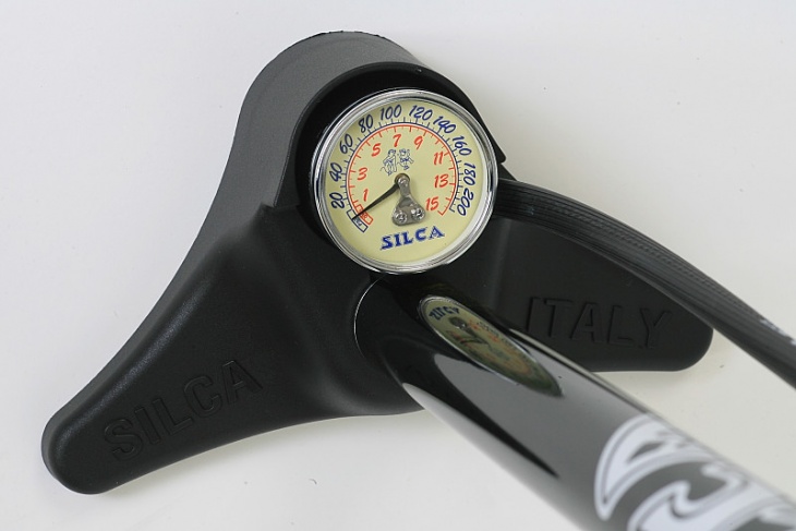 SILCA スーパーピスタ フット部には数字が見やすいメーター