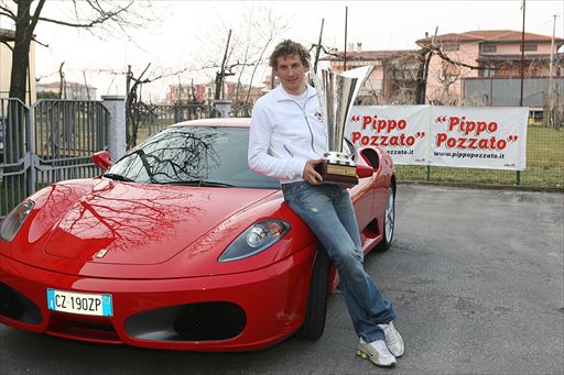 2006年に購入したフェラーリとミラノ〜サンレモの優勝トロフィー