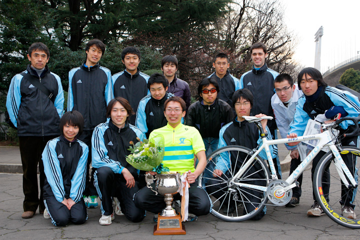 西園を囲む東京大学自転車競技部