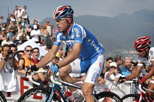 2009年ロード世界選手権　イタリア代表として走るルーカ・パオリーニ（イタリア、アックア・エ・サポーネ）