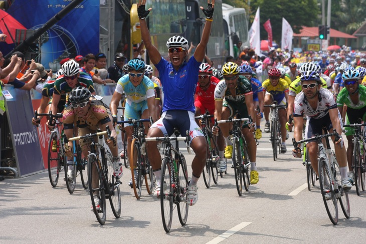 セリスの追撃を振り切ったアヌアル・マナン（マレーシア、クムサン・ジンセン・アジア）が優勝