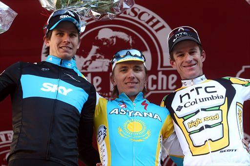 モンテパスキ・ストラーデビアンケ表彰台 2位ロヴクヴィスト(チームスカイ)、優勝イグリンスキー(アスタナ)、3位ロジャース(チームHTC・コロンビア)