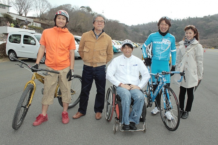 スペシャルゲストの皆さん オカッピーさん、吉田匠さん、青木拓磨さん、今中大介さん、司会の絹代さん