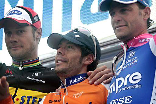 表彰台、左から2位トム・ボーネン（ベルギー、クイックステップ）、優勝オスカル・フレイレ（スペイン、ラボバンク）、3位アレッサンドロ・ペタッキ（イタリア、ランプレ）