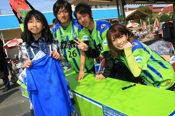湘南ベルマーレ選手&クィーンのサイン会