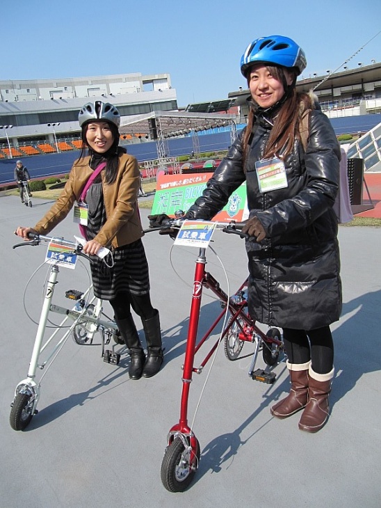 超小径車に試乗した仲良し2人組