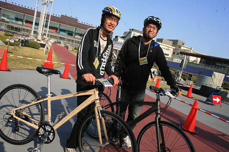 クロスバイク選びに余念がなかった2人