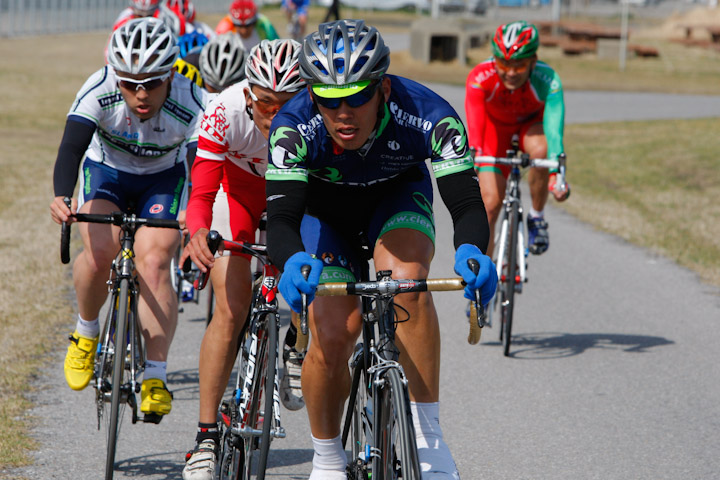 BR-1決勝 中盤、辻貴光(CIERVO NARA PROCYCLINGTEAM)ら