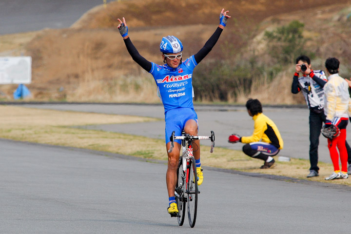 A-E 綾部勇成(愛三工業レーシングチーム)が優勝