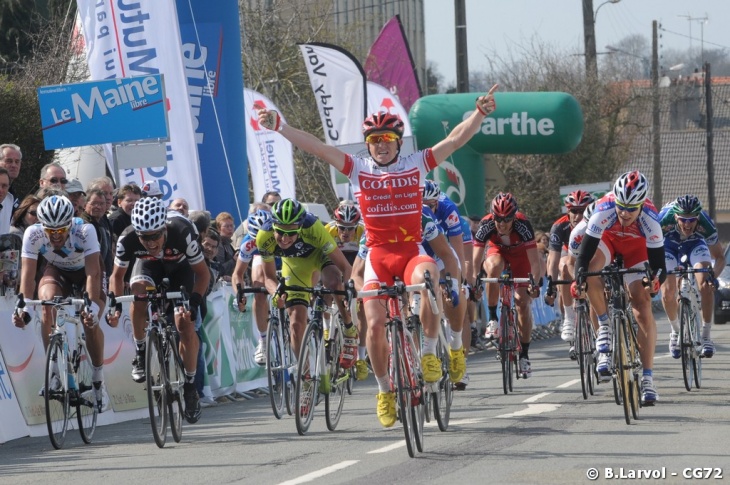 第4ステージ　今シーズン6勝目を飾ったサミュエル・ドゥムラン（フランス、コフィディス）