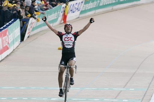 2006年のパリ〜ルーベで独走勝利を収めたファビアン・カンチェラーラ（スイス）