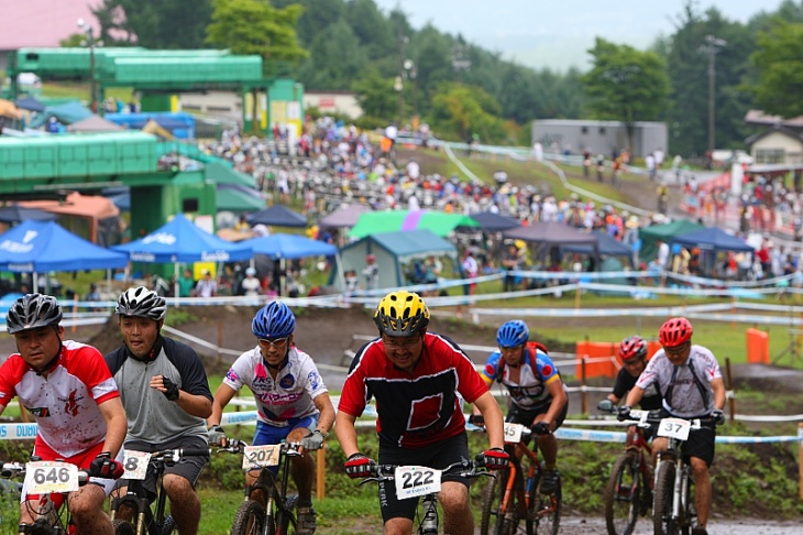 白熱したレースになるXCレース