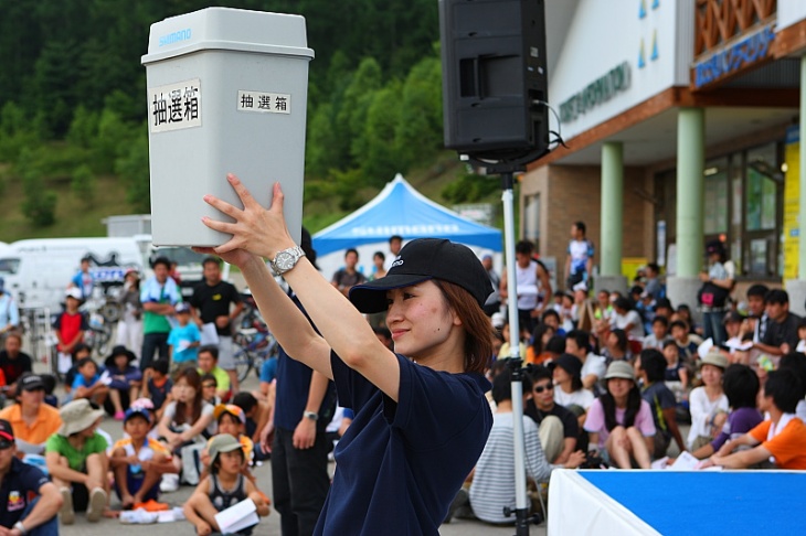 豪華景品が当たる大抽選会は人気イベントのひとつ