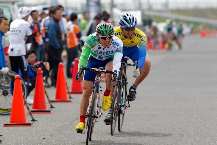 JCFエリート&U23 中盤過ぎから逃げる向川尚樹(マトリックスパワータグ・コラテック)と岡崎陽介(トラクターRC)
