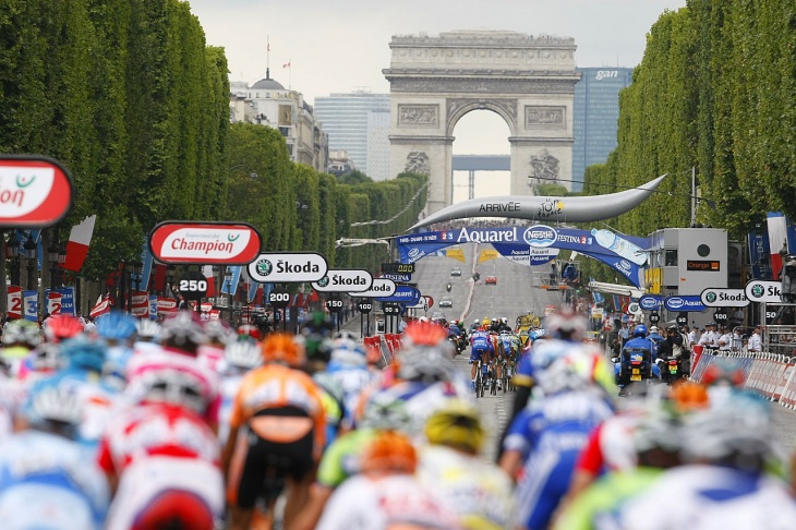 自転車ロードレースの最高峰、ツール・ド・フランス。フランス発祥のブランドであるle coq sportifとの関わりが深いレースでもある