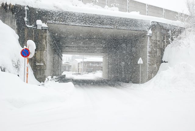 自転車乗りには試練の冬、雪