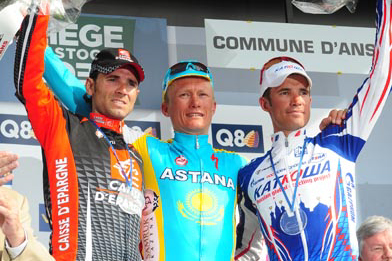 表彰台、左から3位アレハンドロ・バルベルデ（スペイン、ケースデパーニュ）、優勝アレクサンドル・ヴィノクロフ（カザフスタン、アスタナ）、2位アレクサンドル・コロブネフ（ロシア、カチューシャ）