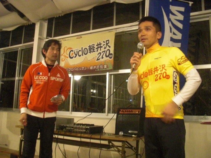 一番に軽井沢にたどり着いた参加者さんにはウエイブワンさんから「マイヨ黄色」が手渡された