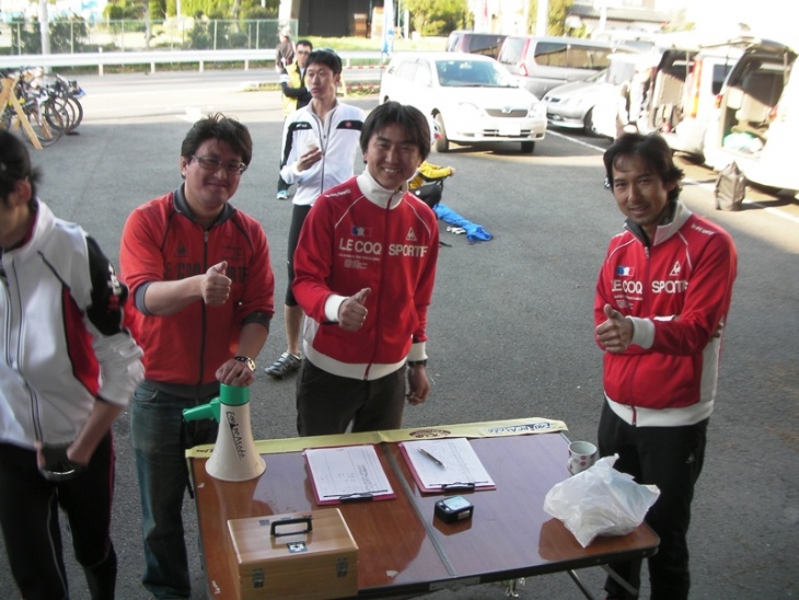 参加者さんの無事と笑顔に一安心の浅田監督とスタッフ