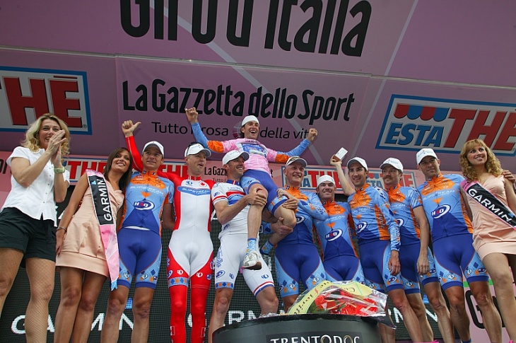 パレルモで行われたジロ・デ・イタリア2008第1ステージのチームタイムトライアルを制したチームガーミン