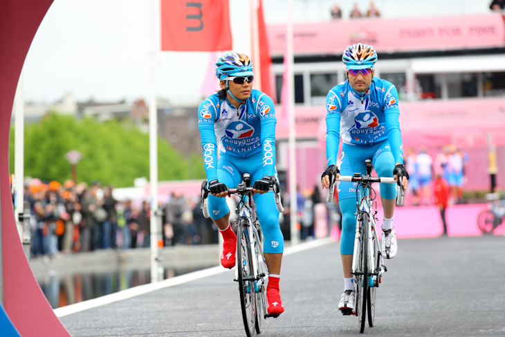 出走サインを済ませた新城幸也(日本、Bboxブイグテレコム)
