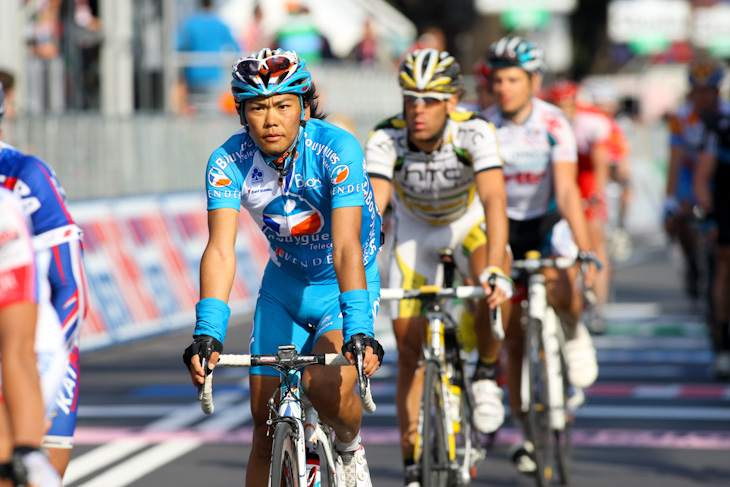 15分36秒遅れの集団でゴールした新城幸也(日本、Bboxブイグテレコム)