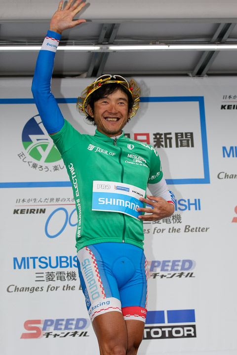 個人総合リーダーになった鈴木真理（シマノレーシング）