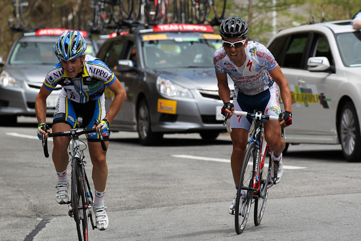 6位福島晋一（クムサン・ジンセンアジア）と7位ヴィンツェンツォ・ガロッファロ（チームNIPPO）