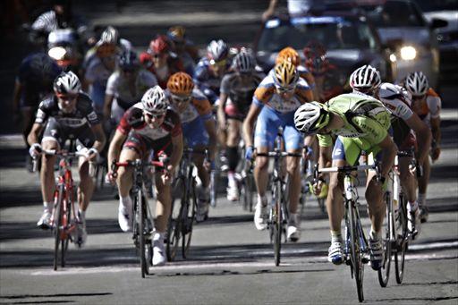 呼応法を確認する余裕を見せるプロ5勝目をアピールするペーター・サガン(スロバキア、リクイガス)