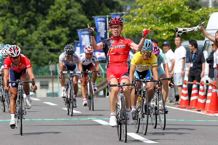 ツール・ド・熊野2010 第1ステージで勝利した辻善光選手。自身とチームにUCIレース初勝利をもたらした