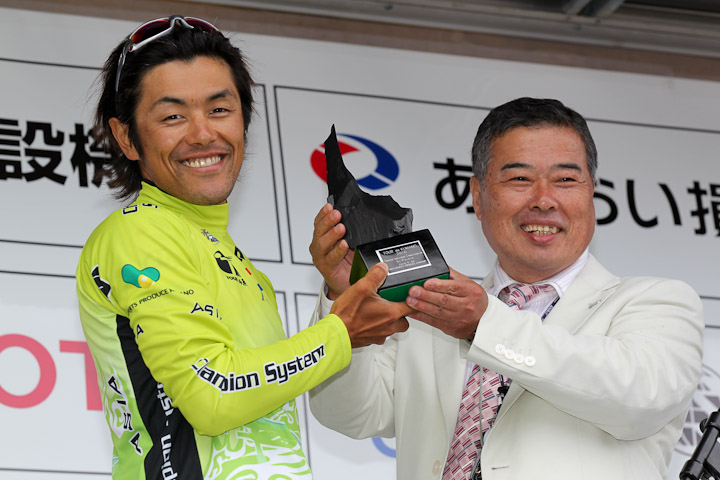 個人総合ポイント賞の宮澤崇史(チームNIPPO)
