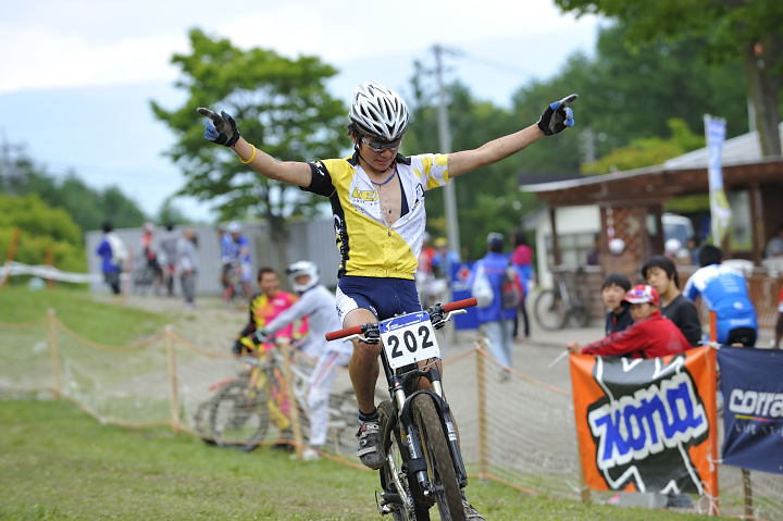 XCOエキスパート男子優勝横山航太（TEAM GEAX OGK KABUTO）